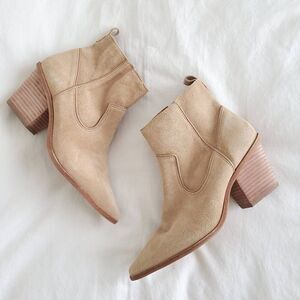 Kaanas Womens‎ Leather Pointed Toe Block Heel Hague Heeled Bootie Ivory Size 7M